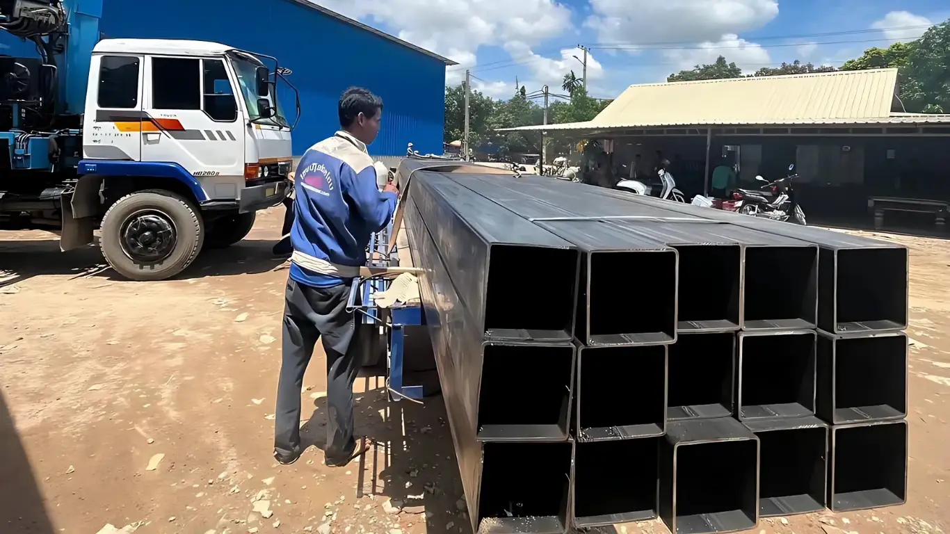 Thép hộp đen vuông Hòa Phát