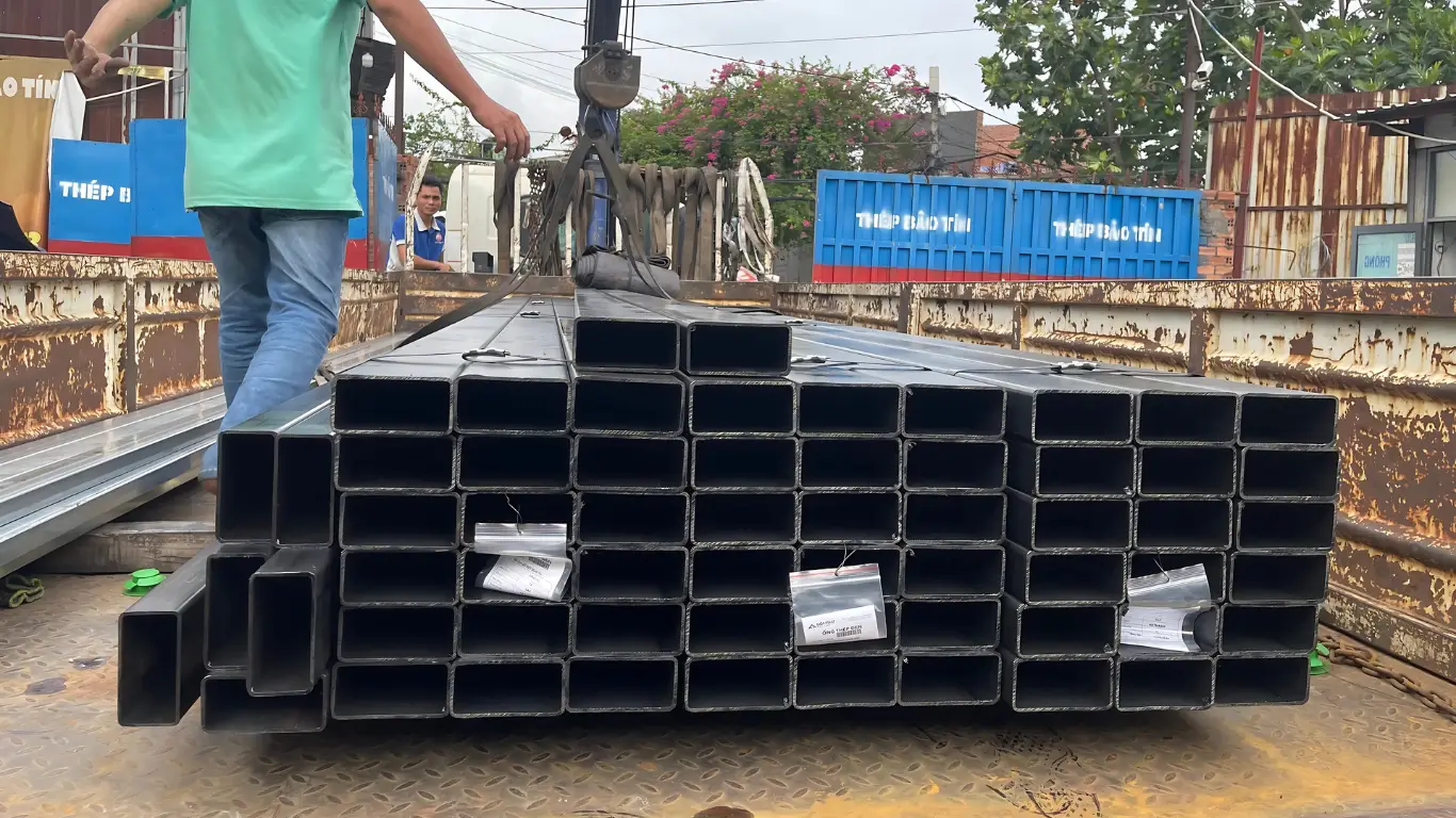 Thép hộp đen Hòa Phát hình chữ nhật