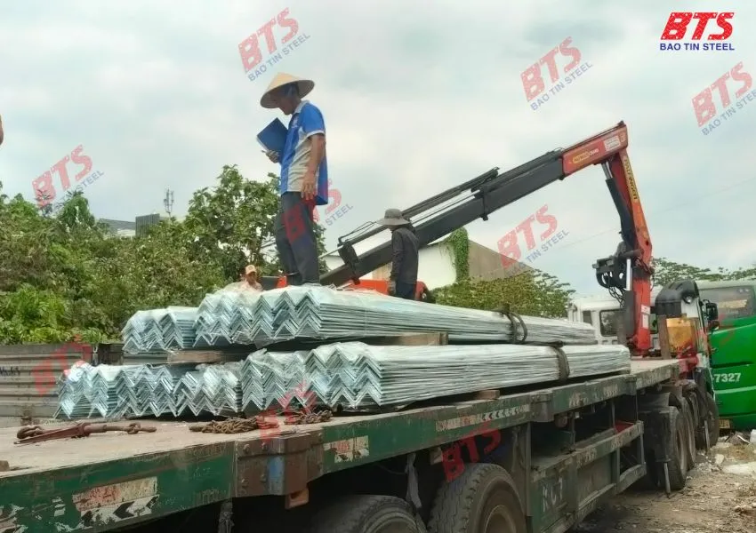 Thép v mạ kẽm nhúng nóng 