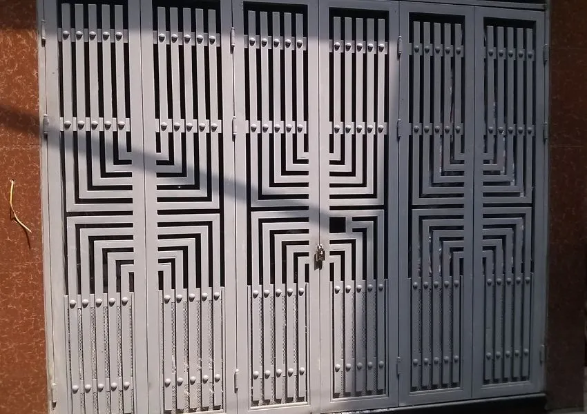 Sắt hộp làm cửa 