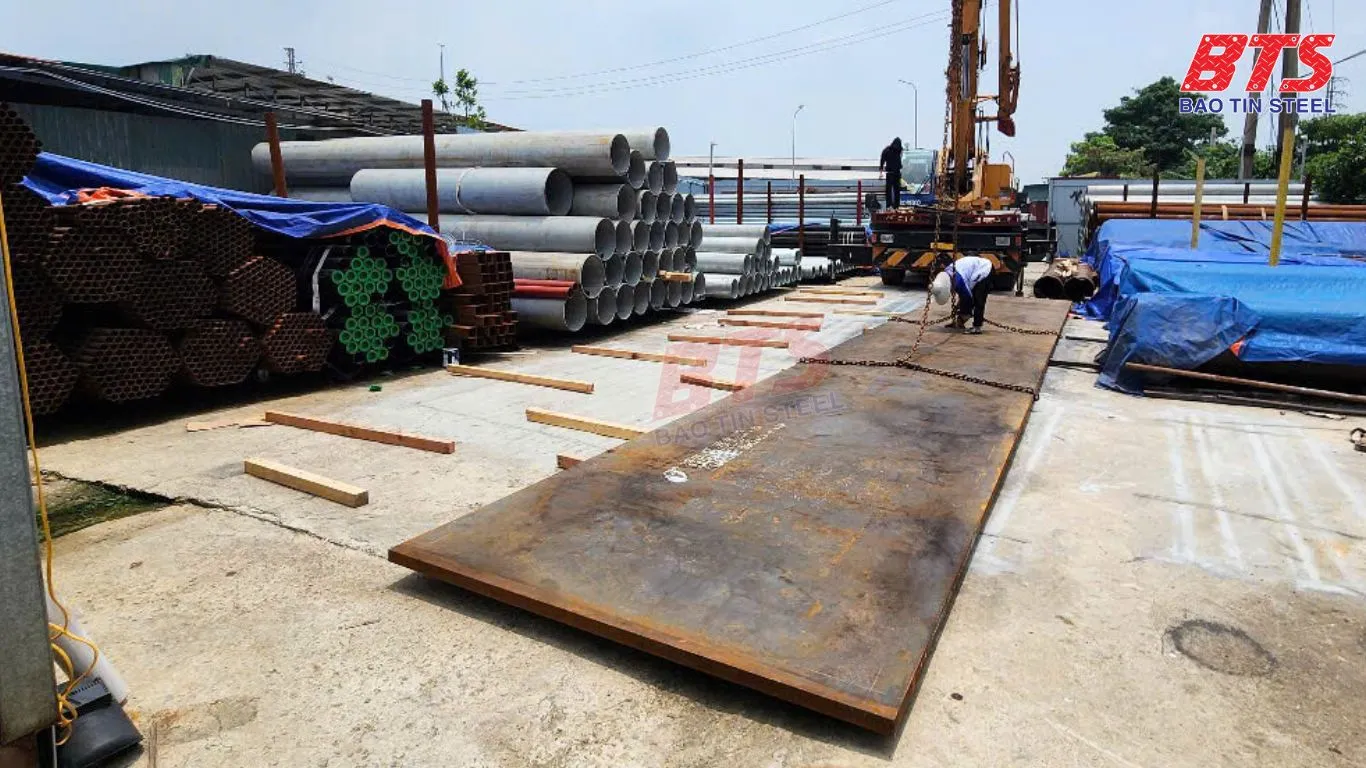 Thép tấm cán nóng được cắt từ thép cuộn cán nóng HRC